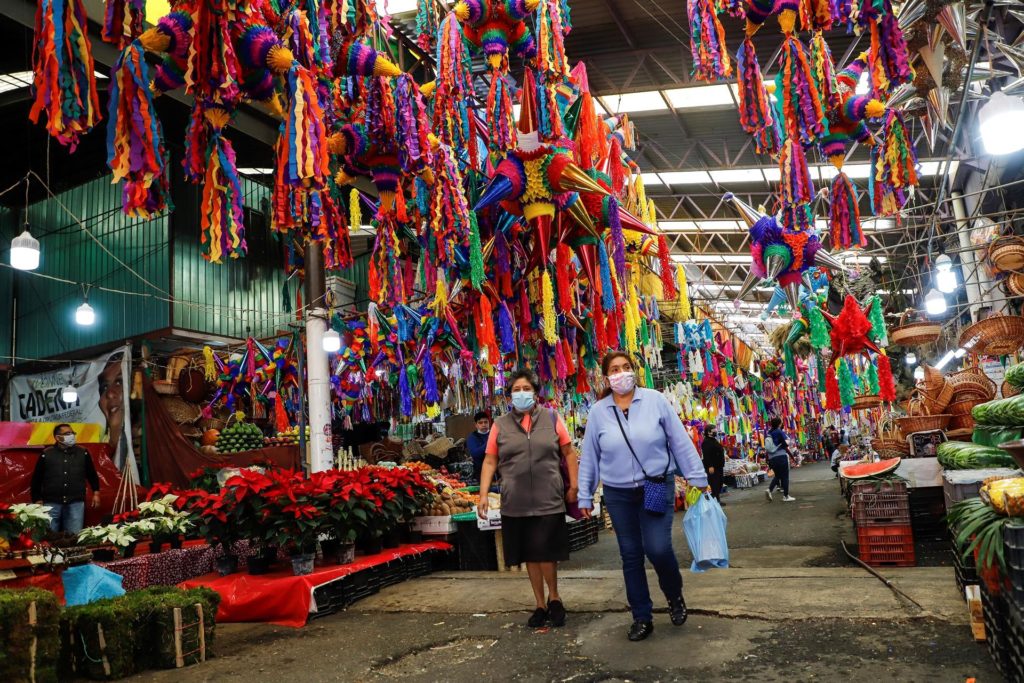 Piñatas, mercado de Jamaica.